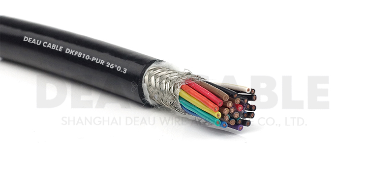 典型應用適用于連續往復運動下的安裝， 特別是工業作用環境下的頻繁彎曲場合， 如現代化機械標準部件的拖鏈中及物流系統、 操控系統、 機械自動化系統等。 數控機床、 電子設備、 五金沖壓、 木材石材機械、 玻璃與門窗機械、 注塑機、 機械 （人） 手、 建筑機械、 重型機器廠 、 汽車制造、 起重運輸設備、 自動化倉庫、 碼頭、 消防車等的室內外環境需要屏蔽的場所。 特別應用重機械負荷， 海岸、 港口、野外， 高低溫、 高污染等惡劣環境場所。