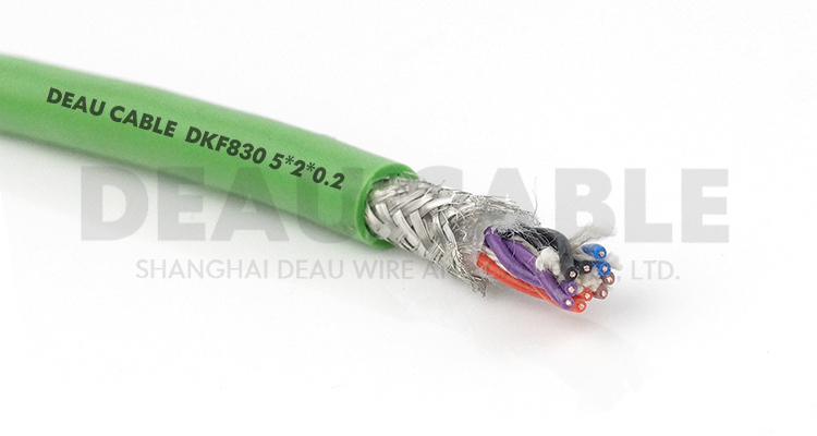典型應用適用于連續往復運動下的安裝， 特別是工業作用環境下的頻繁彎曲場合， 如現代化機械標準部件的拖鏈中及物流系統、 操控系統、機械自動化系統等。數控機床、 電子設備、 五金沖壓、木材石材機械、玻璃與門窗機械、 注塑機、 機械 （人） 手、 建筑機械、 重型機器廠 、汽車制造、 起重運輸設備、 自動化倉庫、 碼頭、 消防車等的室內外環境需要屏蔽的場所。 特別需要無差異和變化的穩定的信息傳導與監控。