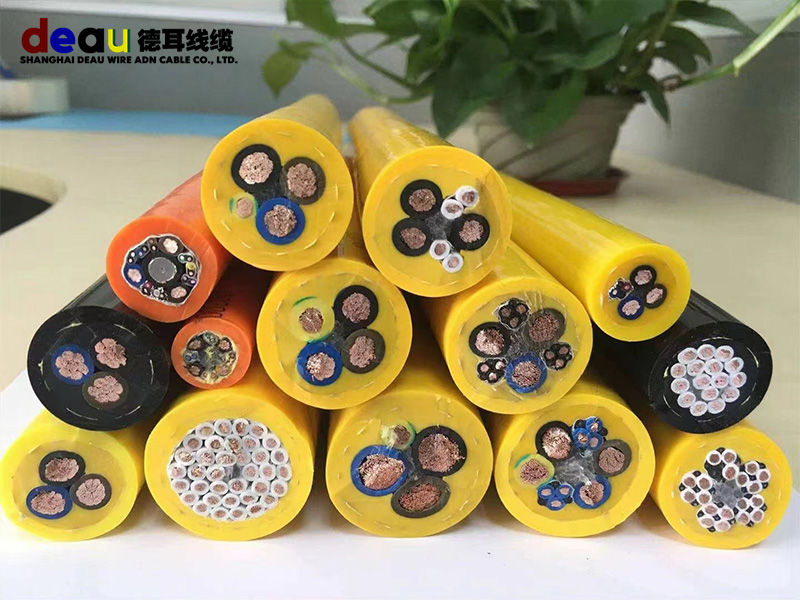 聚氨酯卷筒電纜、抗拉卷筒電纜電纜應用：港口機械，盾構機，斗輪機，取料機，堆料機，挖掘設備，大壩升降閘門及各類重型移動設備的電機驅動卷筒、彈簧控制卷筒、起升系統適合干燥或潮濕的室內或戶外，可運用于高機械應力并具有拉伸和扭轉應力的應用場合
